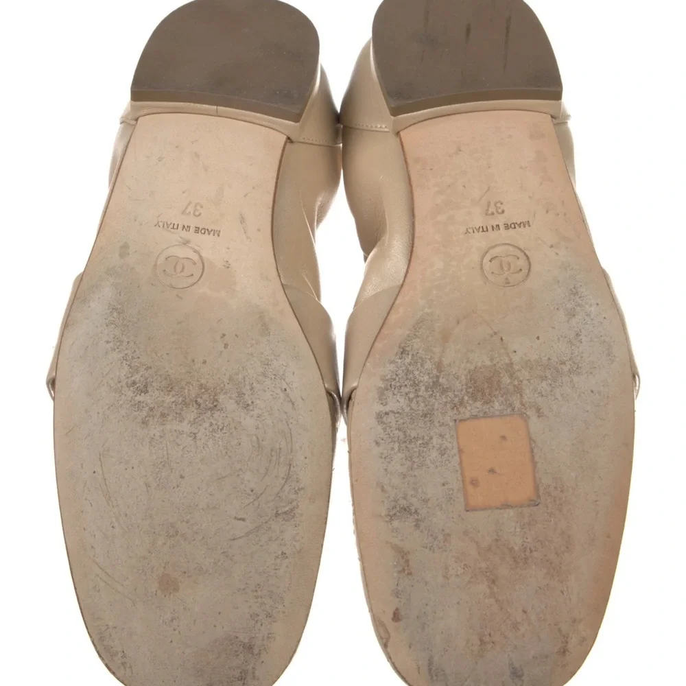 2019 Laminated Loafers Women's Size: 7 | IT 37
Chanel Laminated Loafers - Picture 3 of 4